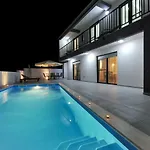 Lily Zadarvillas Vila