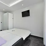 Lily Zadarvillas Vila